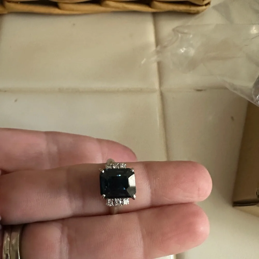 Elegant sapphire and diamond ring in platinum setting - Picture 8 of 8